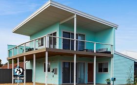 3Br Retro Charm Beach House Getaway
